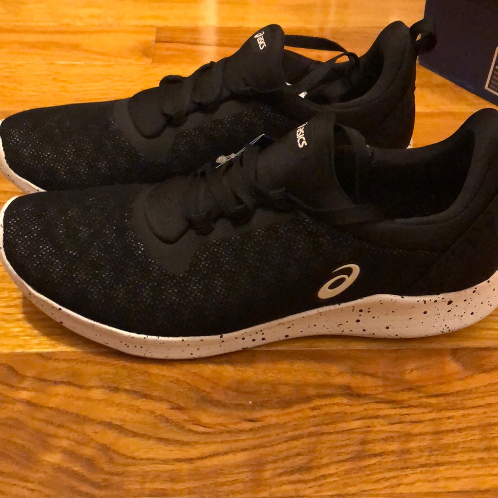 Brand new black asics fit sana 4
